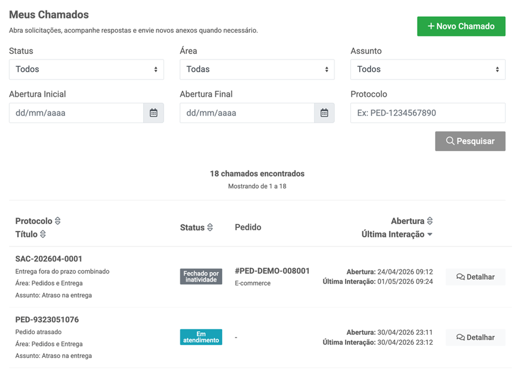 Chamados no portal do cliente com filtros, protocolo, status, pedido e datas de interação